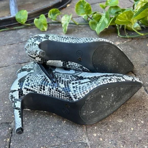 Worthington Snakeskin design bootie heels size 8 - Picture 5 of 5